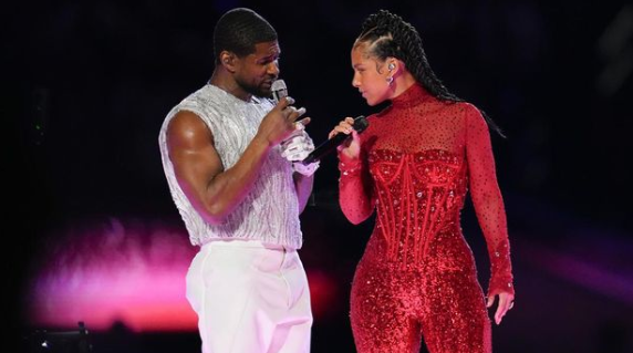 Usher Duet Bersama Alicia Keys di Super Bowl Halftime Show 2024 Jakarta, Tentcorp.com -- Usher tampil jadi guest star khusus Super Bowl Halftime Show 2024 yang diadakan di Allegiant Fase, Las Vegas, pada Minggu (11/2) malam waktu Amerika Serikat.