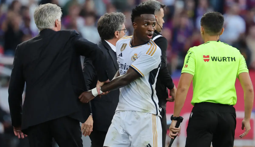 Menjelang Tanding Musuh Valencia, Vinícius Jr Berseteru dengan Real Madrid Tentcorp.com, Jakarta Sebuah posting di sosial media Real Madrid sudah membuat kemelut tidak tersangka dengan bintang muda mereka, Vinicius Junior. Keadaan ini terjadi pas saat sebelum laga penting menantang Valencia pada 2 Maret.